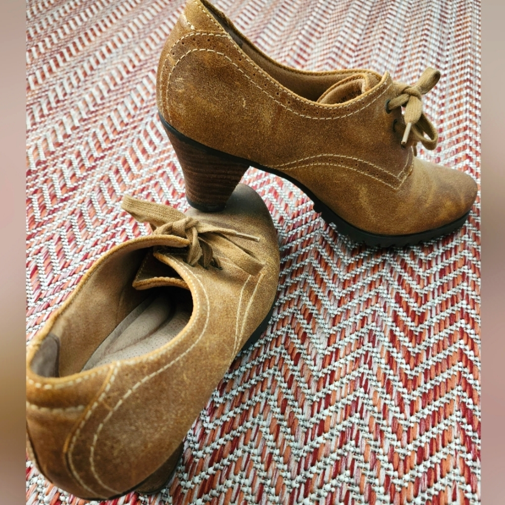 Soft Walk Heeled Lace-ups (8.5 W)